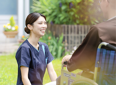 寄り添う看護師